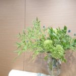 夏至　施設入り口の生け込み
