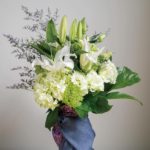 お盆　花瓶付きの花束
