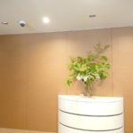 小暑  　施設エントランスの生け込み