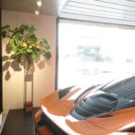 大暑　スーパーカーショールームへ