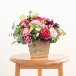 母の日 定番の赤いカーネーションのアレンジ