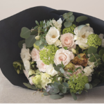 母の日 ユーカリとカーネーションの花束